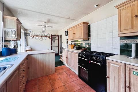 3 bedroom detached bungalow for sale, High Street, Broom, Alcester
