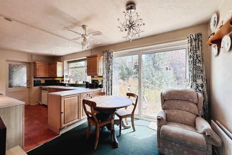 3 bedroom detached bungalow for sale, High Street, Broom, Alcester