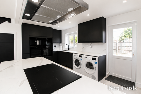 3 bedroom detached house to rent, Larkin Close, Hutton, CM13