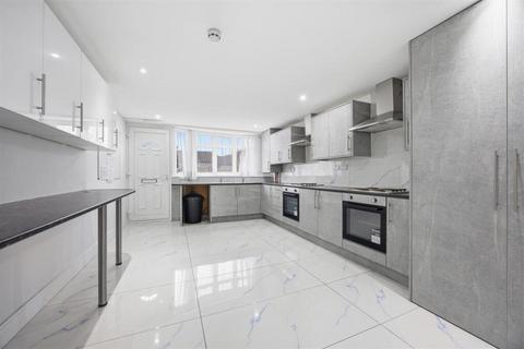Barchester Close, Uxbridge