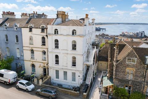2 bedroom flat for sale, South Road, Hillside - Renovated & Character Filled Flat - Own Entrance