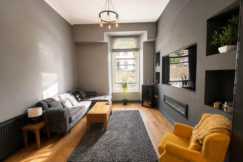 2 bedroom flat for sale, South Road, Hillside - Renovated & Character Filled Flat - Own Entrance