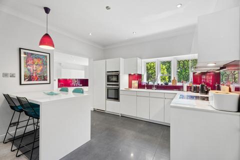 4 bedroom cottage for sale, Stoke Common Road, Fulmer, SL3