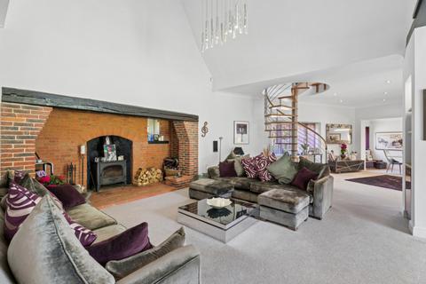 4 bedroom cottage for sale, Stoke Common Road, Fulmer, SL3