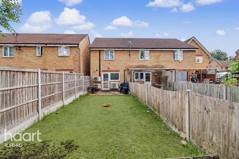 2 bedroom end of terrace house for sale, Fenman Gardens, Ilford
