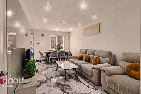 2 bedroom end of terrace house for sale, Fenman Gardens, Ilford
