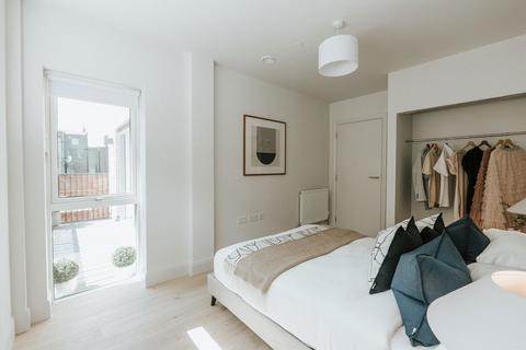 2 bedroom flat to rent, Stonhouse Street, London SW4