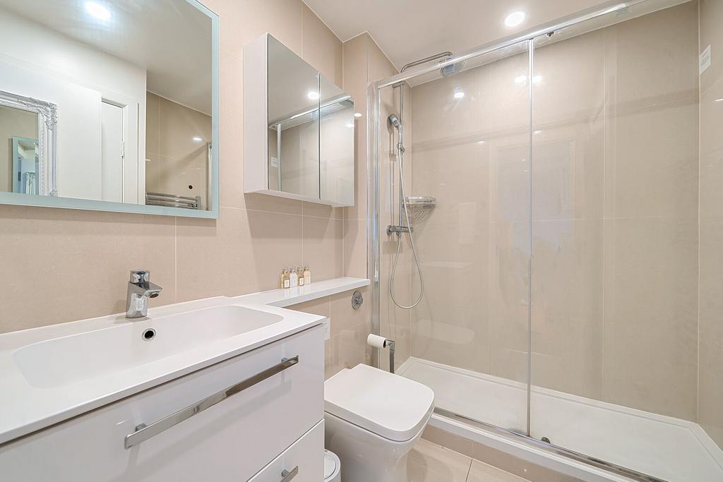 Apartment in London - View 5