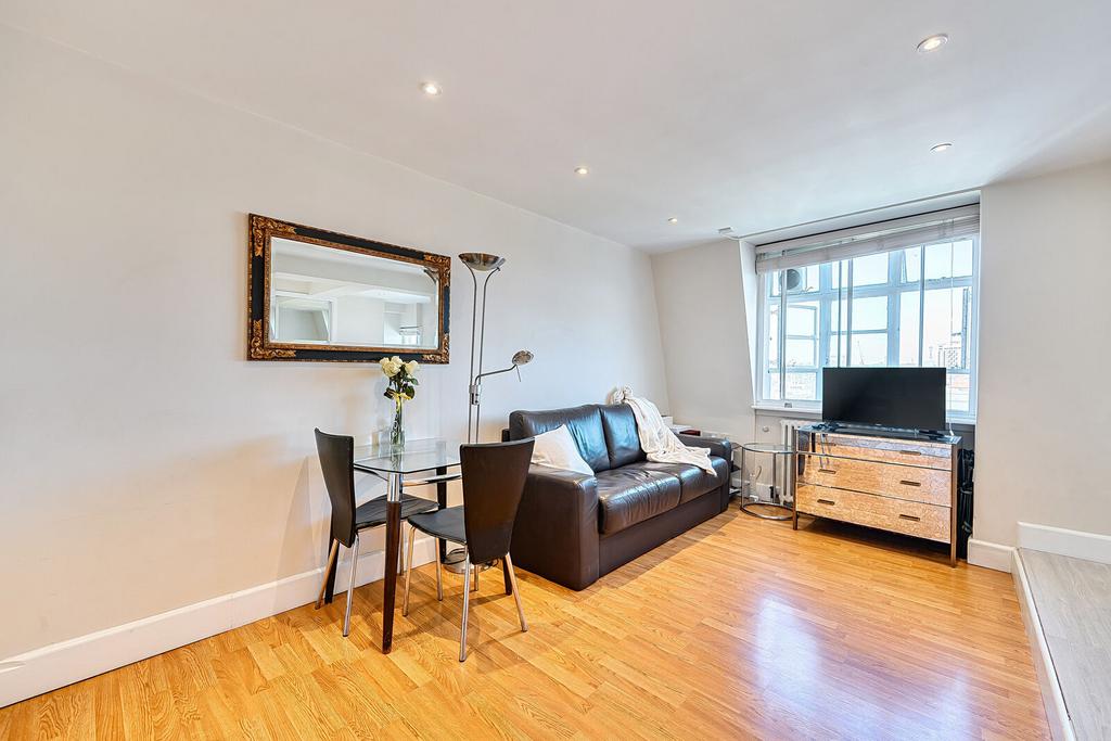 Apartment in London - View 3