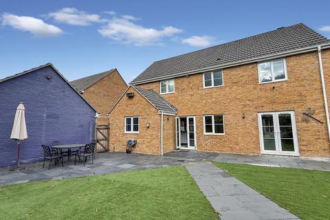 4 bedroom detached house to rent, Bashkir Road, Westbury