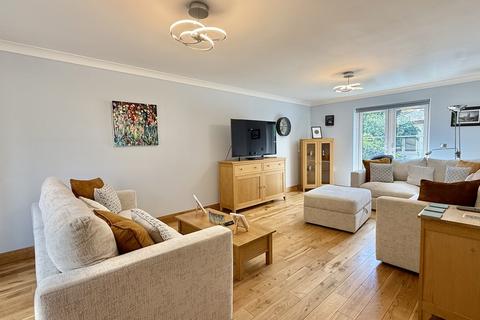 4 bedroom detached house to rent, Bashkir Road, Westbury