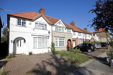 4 bedroom semi-detached house to rent, The Crossways, Hounslow, TW5