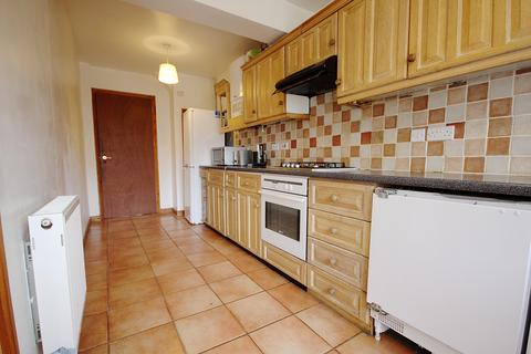 4 bedroom semi-detached house to rent, The Crossways, Hounslow, TW5
