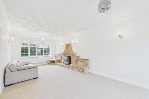5 bedroom semi-detached house to rent, Bishops Walk, Swansea, SA6