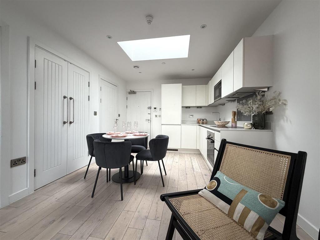 Apartment in Reading, Coley - View 3