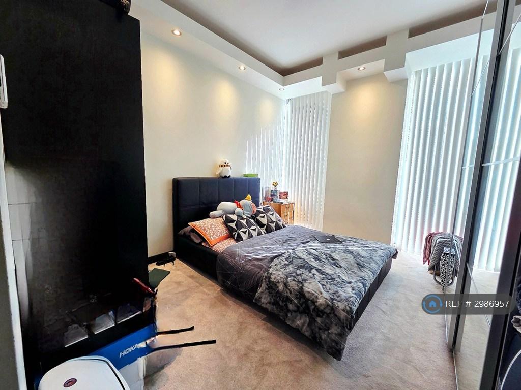 Apartment in Harrow - View 4