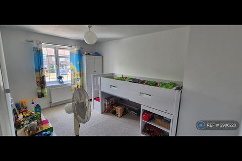3 bedroom semi-detached house to rent, The Courtyard, East Grinstead, RH19