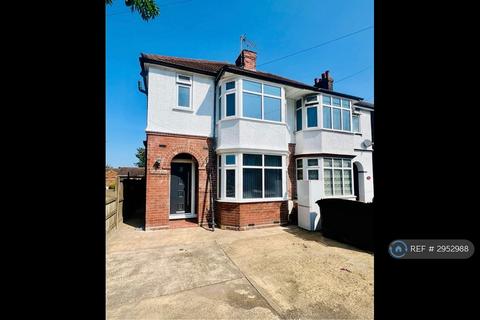 3 bedroom semi-detached house to rent, Blundell Road, Luton, LU3