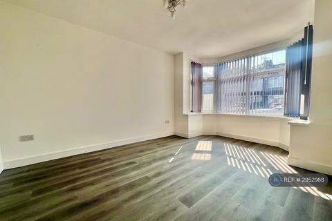 3 bedroom semi-detached house to rent, Blundell Road, Luton, LU3
