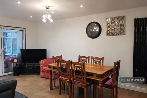 3 bedroom end of terrace house to rent, Greystoke Road, Slough, SL2