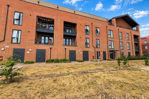 2 bedroom apartment for sale, Finlay Gardens, Hornchurch, RM12