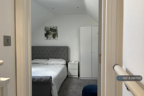 1 bedroom in a house share to rent, Gosbrook Road, Caversham, Reading, RG4