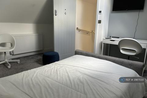 1 bedroom in a house share to rent, Gosbrook Road, Caversham, Reading, RG4