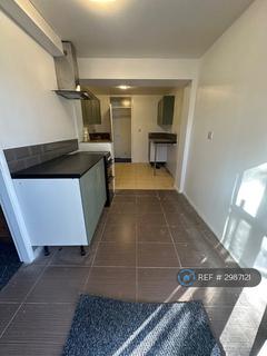 3 bedroom bungalow to rent, Telford Way, Leicester, LE5