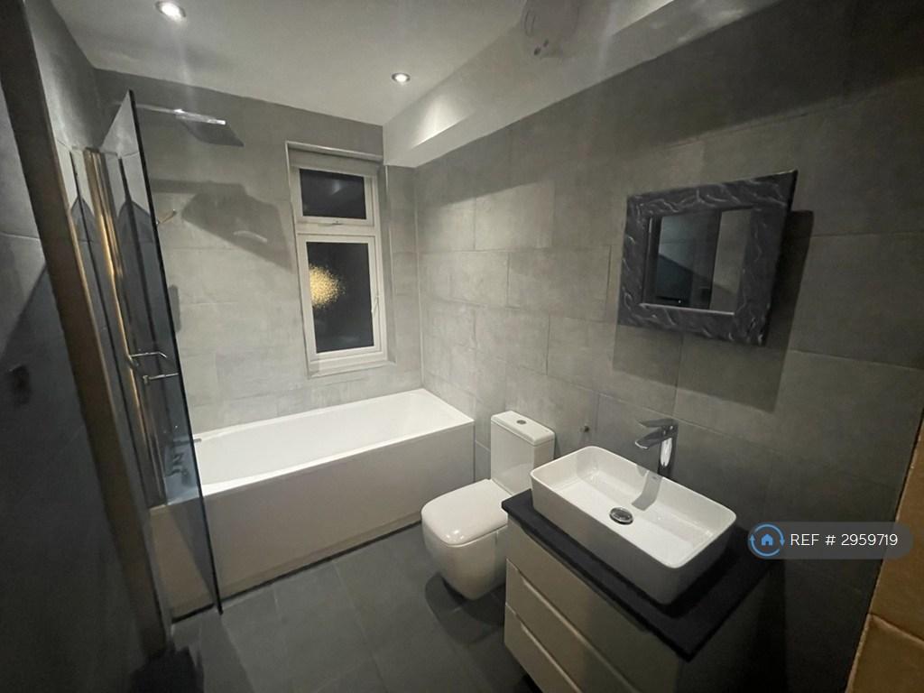 Sykefield Avenue, Leicester, LE3 - More