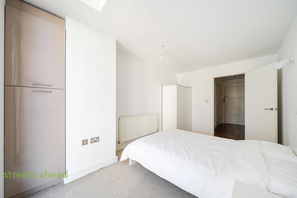 House in Croydon - View 2