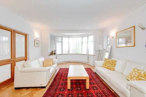 5 bedroom detached house for sale, Hillcrest Gardens, London, N3