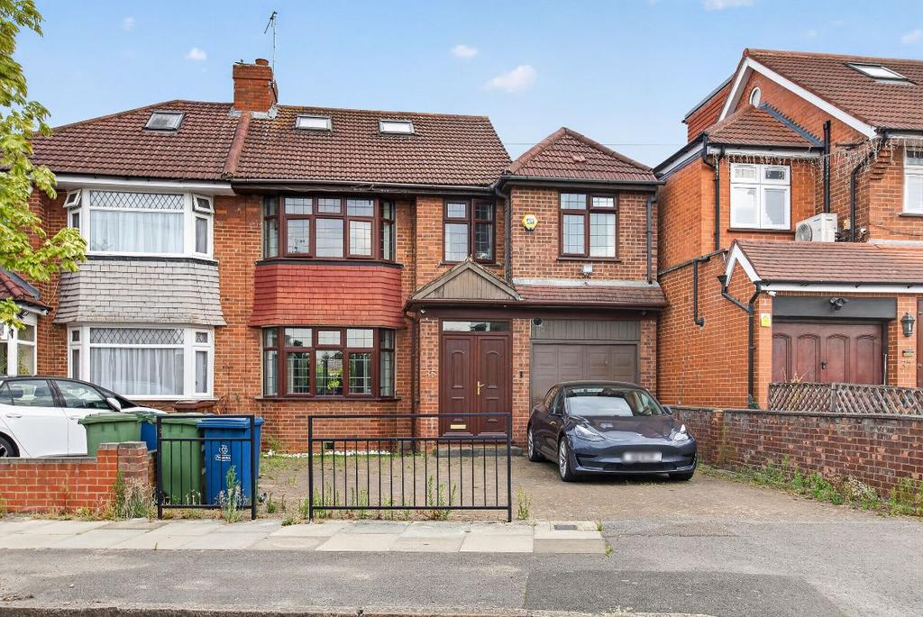 Detached house exterior, driveway, garage
