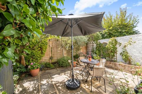 Haverfield Gardens, Kew, Surrey, TW9