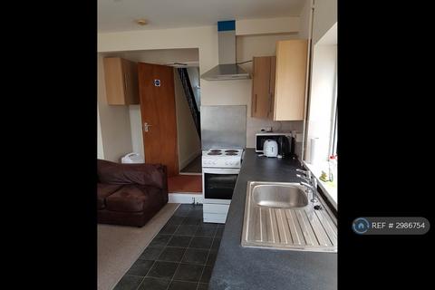 4 bedroom terraced house to rent, De Breos St, Swansea, SA2