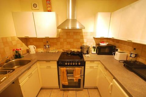 1 bedroom flat to rent, PRIORY COURT, VICARS BRIDGE CLOSE