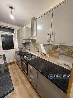 1 bedroom in a flat share to rent, Pennine Mansions, London, NW2