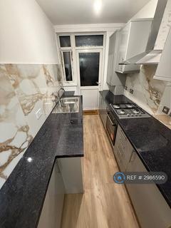 1 bedroom in a flat share to rent, Pennine Mansions, London, NW2