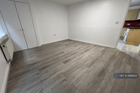 2 bedroom flat to rent, Ivory Court, London, E9