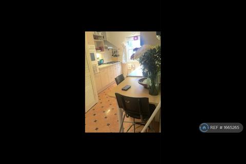 1 bedroom in a house share to rent, Edith Grove, London, SW10