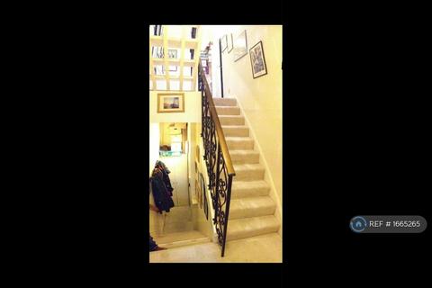1 bedroom in a house share to rent, Edith Grove, London, SW10