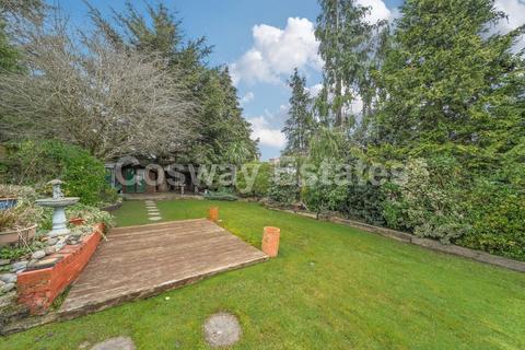 4 bedroom detached bungalow for sale, Stoneyfields Gardens, Edgware, HA8