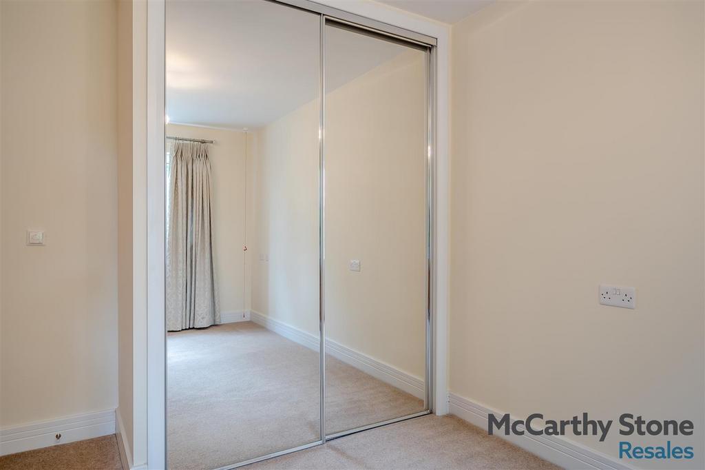 Walk-in wardrobe