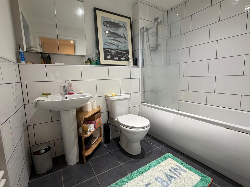 Apartment in Birmingham, West Midlands - More