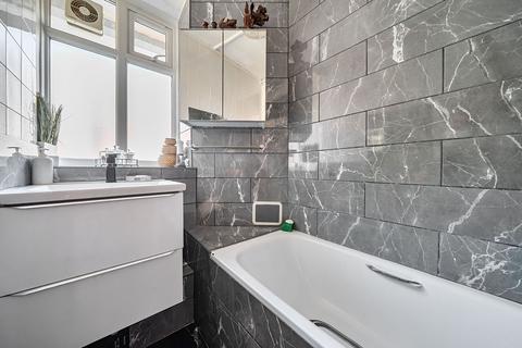 1 bedroom flat for sale, Becklow Gardens, Shepherd's Bush, London, W12