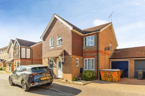 2 bedroom semi-detached house for sale, Blackdown Close, Stevenage