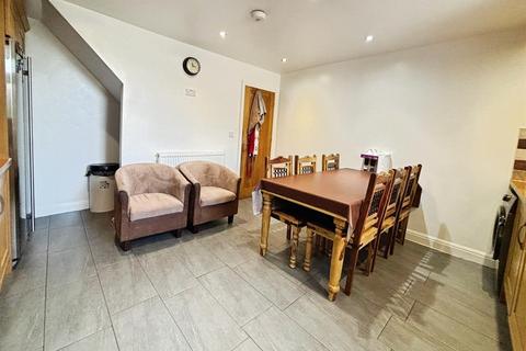 4 bedroom terraced house for sale, Parkside Road, Bradford BD5