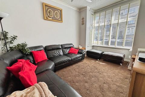 4 bedroom terraced house for sale, Parkside Road, Bradford BD5