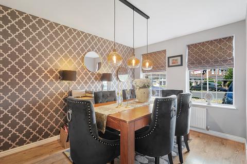 4 bedroom detached house for sale, Meadows Court, Rossington ,Doncaster, DN11