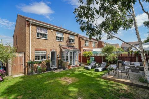 4 bedroom detached house for sale, Meadows Court, Rossington ,Doncaster, DN11
