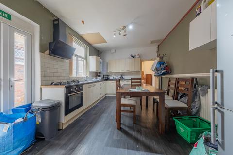 6 bedroom house of multiple occupation for sale, Lodge Road, West Bromwich B70